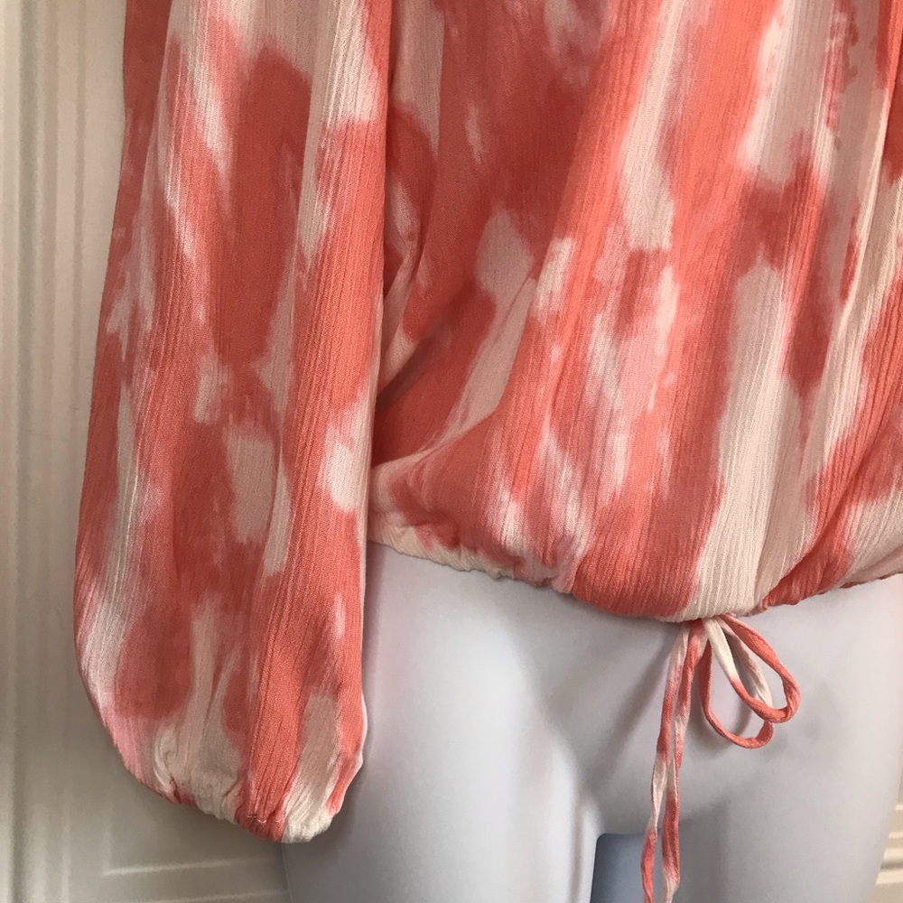 🔴 4/$15 Boutique coral & white tie dye crepey off-shoulder blouson top sz S NWT - Picture 9 of 15